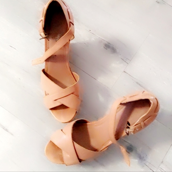 Le Chateau Tan leather weave platform sandals size 10 - Picture 3 of 3